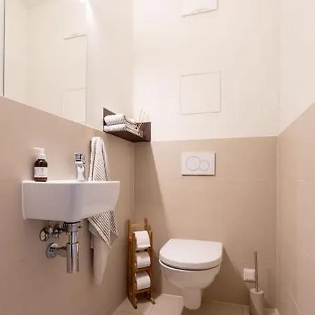 Dream Apartment - Central And Quiet With Ac And Free Parking Garage Wenen Buitenkant foto