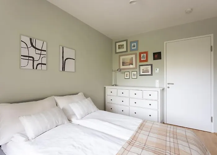 Dream Apartment - Central And Quiet With Ac And Free Parking Garage