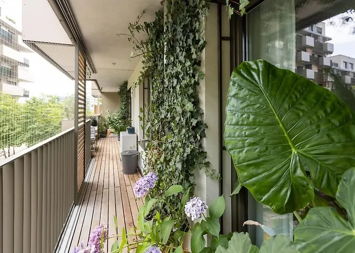 Dream Apartment - Central And Quiet With Ac And Free Parking Garage