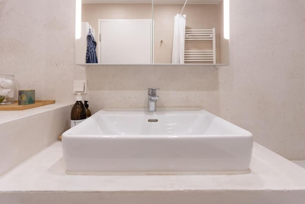 Dream - And Quiet With Ac And Free Parking Garage Appartement *