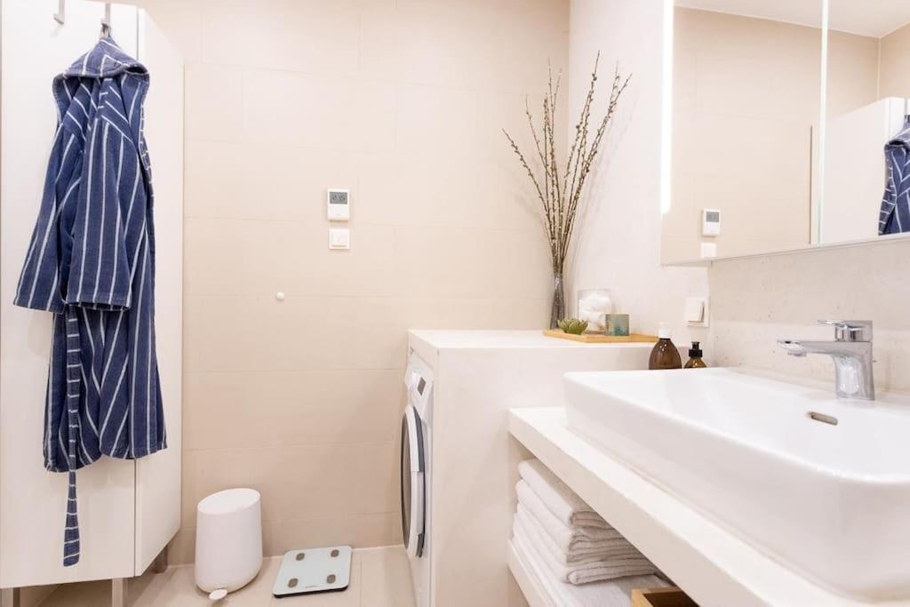Appartement Dream - And Quiet With Ac And Free Parking Garage *